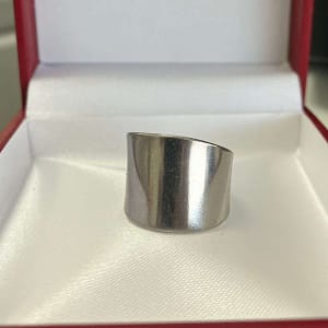 ANILLO OVALADO PEQUEÑO DE PLATA TALLA 5