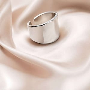 ANILLO DE PLATA OVALADO