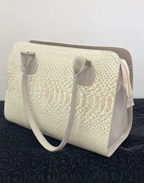 CARTERA BEIGE CUERO