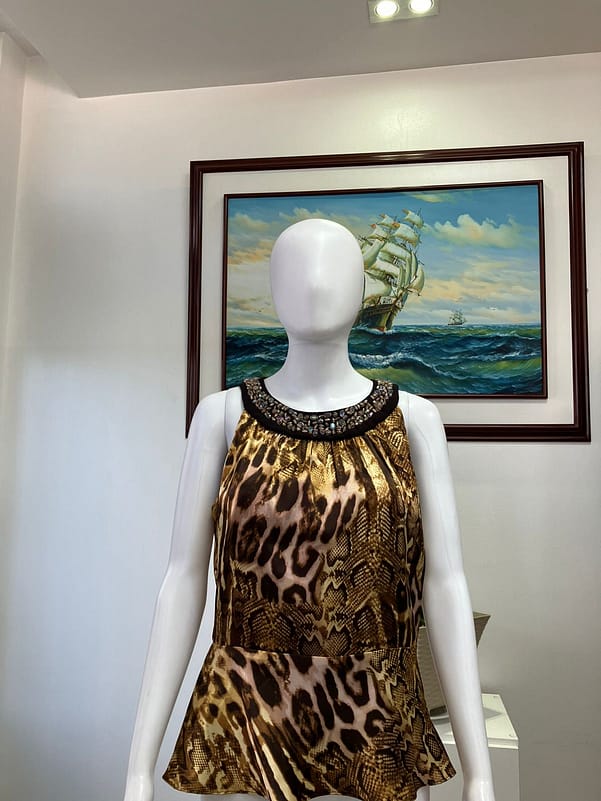 BLUSA ANIMAL PRINT CON PERLAS MSK TALLA S
